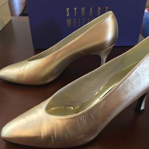 Stuart Weitzman VINTAGE Satinato Gold Pumps Size 8